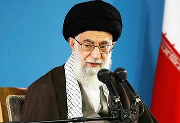 Në këtë foto, publikuar të marten, udhëheqësi suprem iranian, Ajetullah Sejjid Ali Hamenei flet gjatë një takimi me studentë në Teheran, Iran.