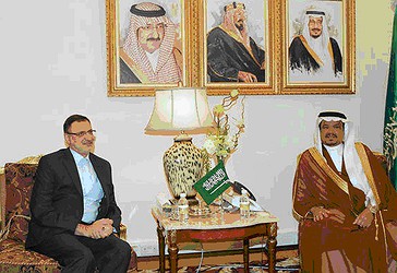 Ministri i Haxhit dhe Umres, i Arabisë Saudite, Muhammed Benten me Kryetarin e Organizatës së Haxhit të Iranit, Hamid Muhammedi, majtas. 