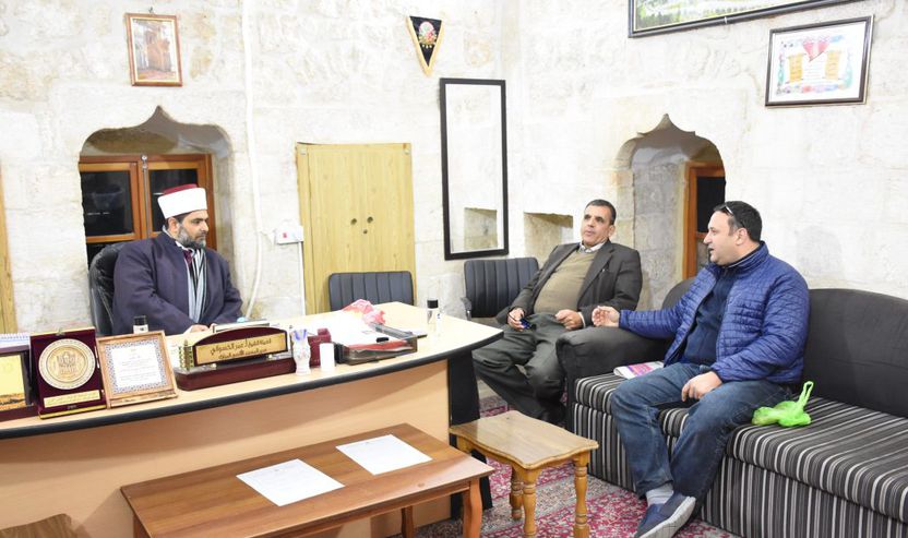 Me Sheh Omar Avdallah Kisuanin duke biseduar mbi aparteidin izraelit kunder Xhamise Aksa